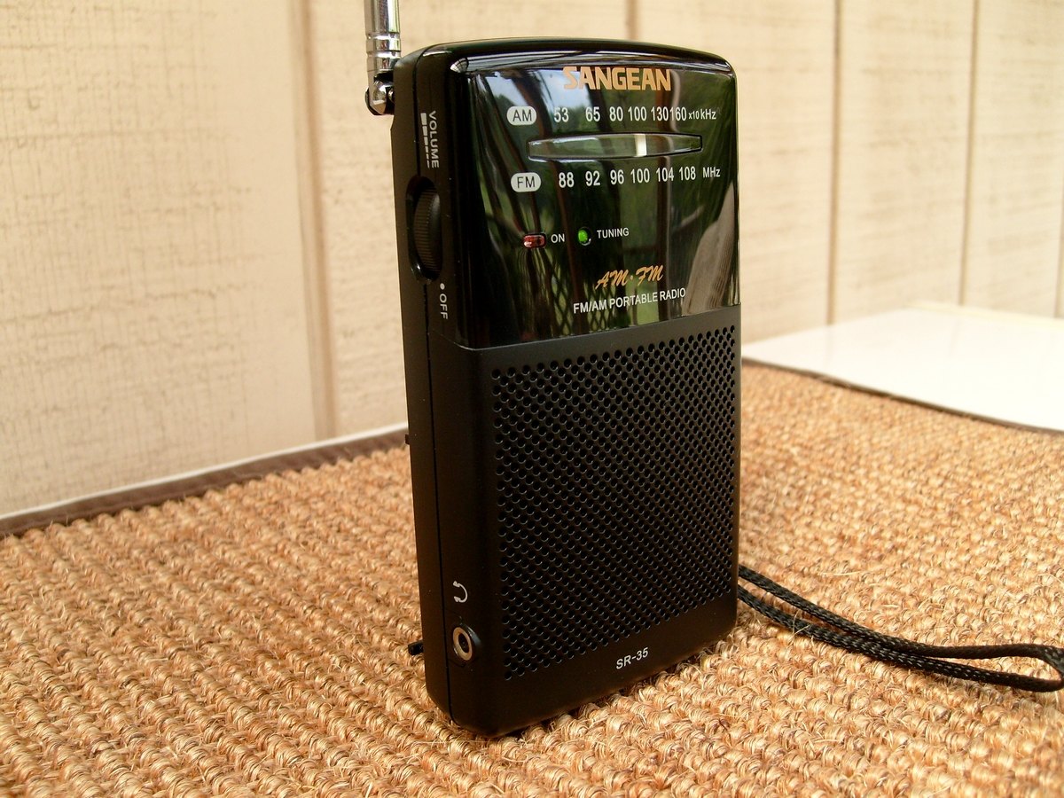 Sangean SR-35 review: a simple pocket radio with a real speaker