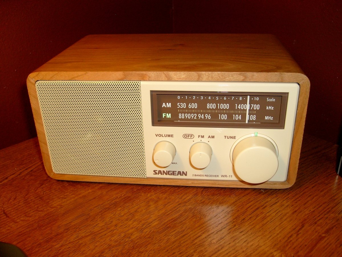 Sangean WR-11 review: a simple analog table radio